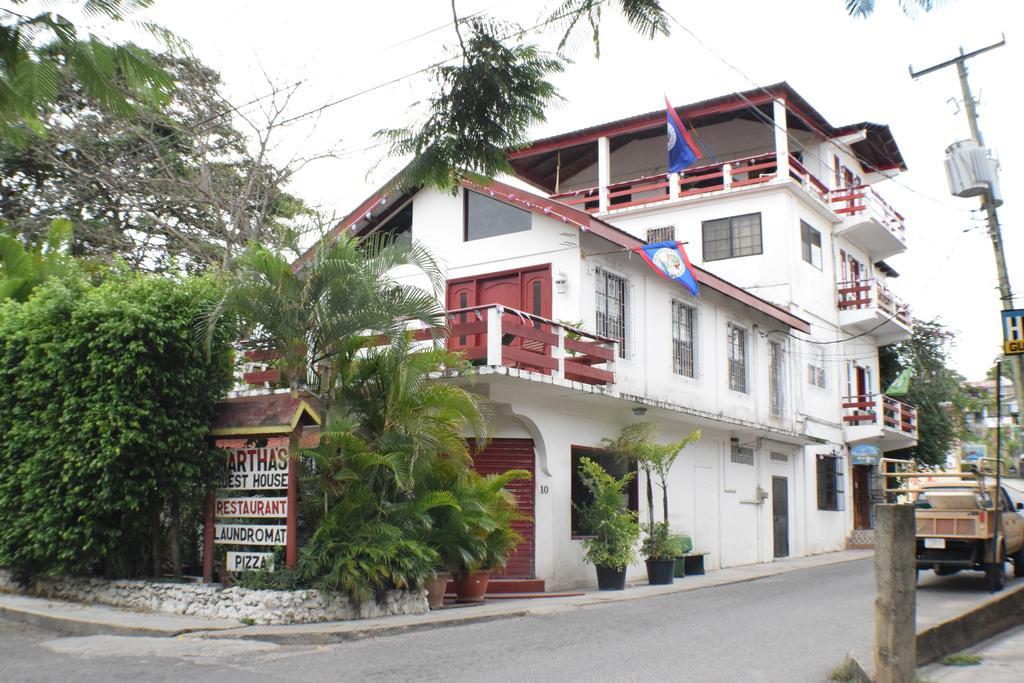 Martha'S Guesthouse San Ignacio Exteriör bild