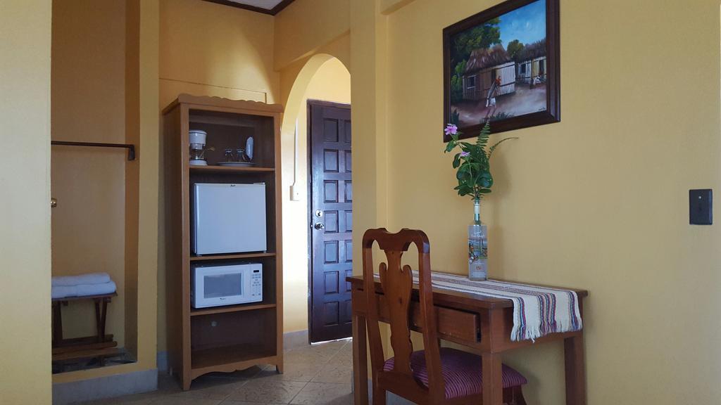 Martha'S Guesthouse San Ignacio Exteriör bild